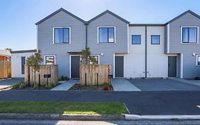 Modern 2-Bed Townhouse Close To City Attractions